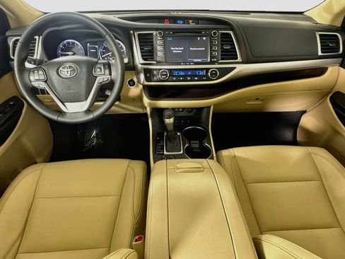 Used 2018 Toyota Highlander XLE AWD/4WD image 24