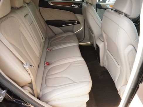 Used 2019 Lincoln MKC Select w/ Select Plus Package FWD image 16