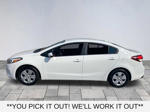 Used 2017 Kia Forte LX FWD image 4