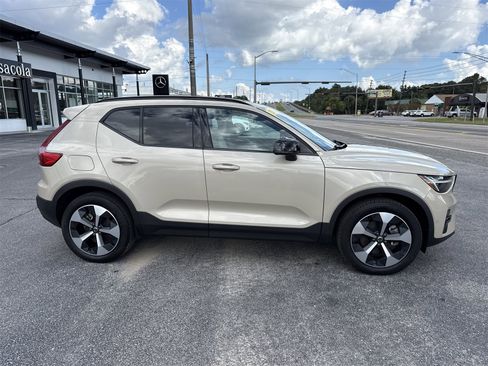 Used 2025 Volvo XC40 B5 Plus w/ Protection Package Premier image 6