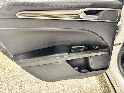 Used 2019 Ford Fusion SEL FWD image 17