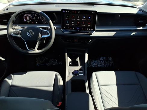 New 2026 Volkswagen Tiguan SE image 14