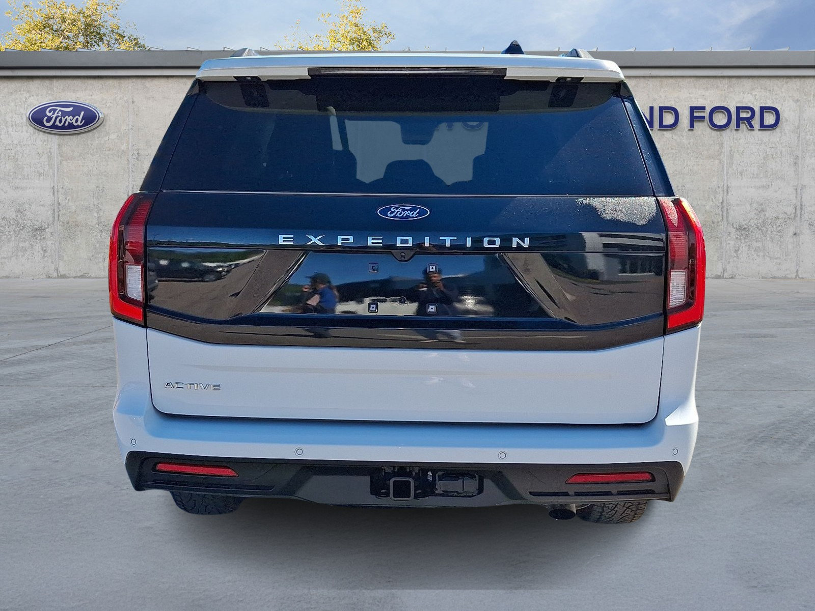 Used 2025 Ford Expedition Active AWD/4WD image 5