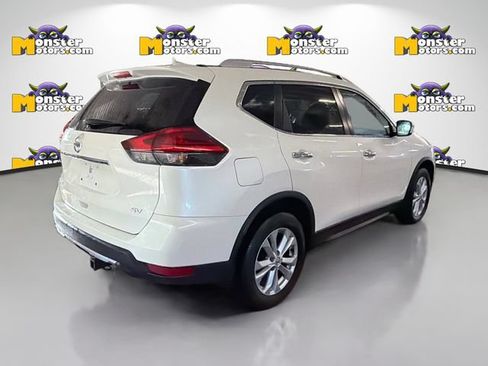Used 2017 Nissan Rogue SV FWD image 4