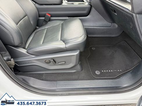Used 2025 Ford Expedition Max Platinum AWD/4WD image 41