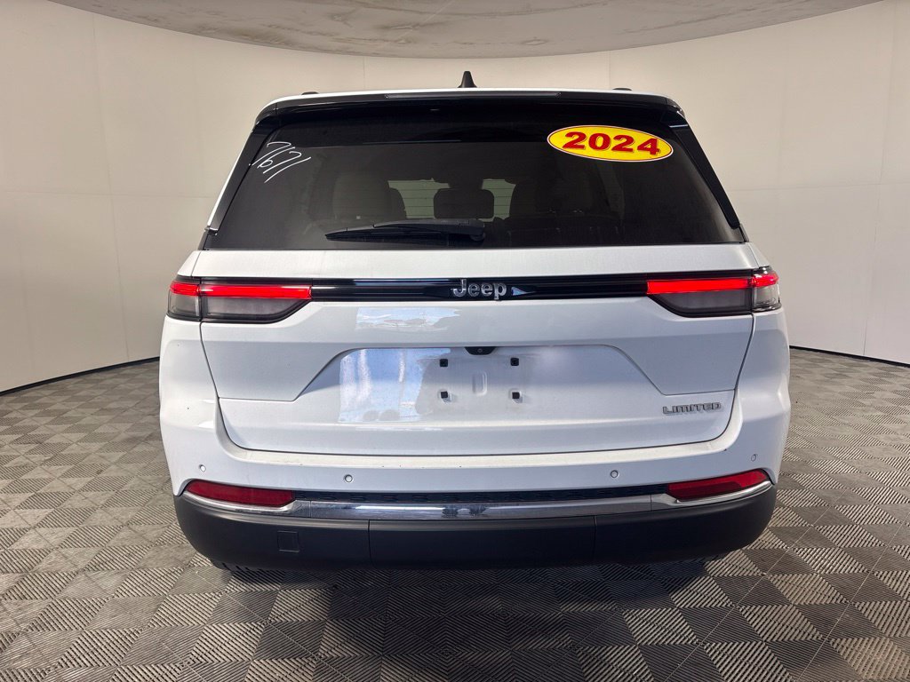 Used 2024 Jeep Grand Cherokee Limited RWD image 4