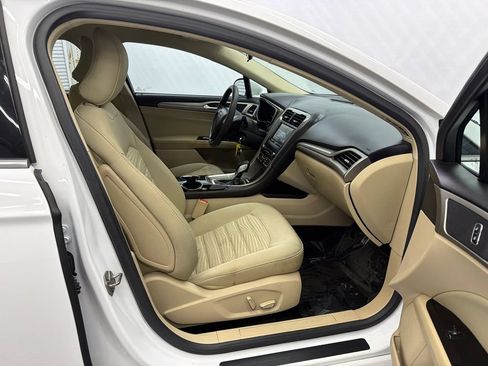Used 2016 Ford Fusion SE FWD image 14