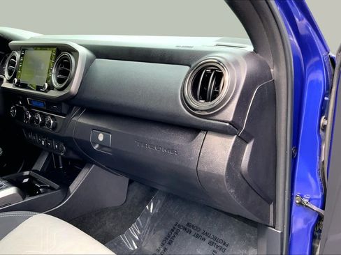 Used 2023 Toyota Tacoma TRD Off-Road w/ Technology Package RWD image 19