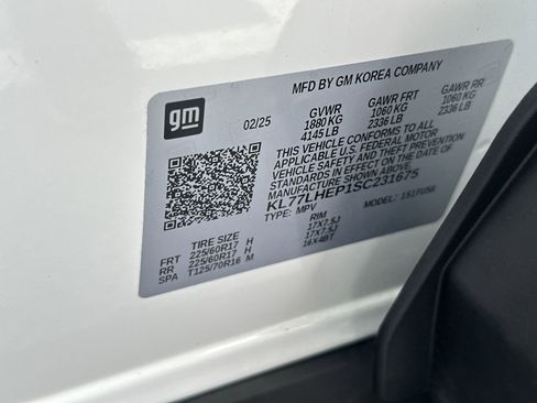 Used 2025 Chevrolet Trax LT w/ LT Convenience Package FWD image 35
