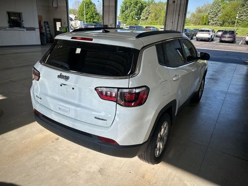 Used 2025 Jeep Compass Latitude AWD/4WD image 6