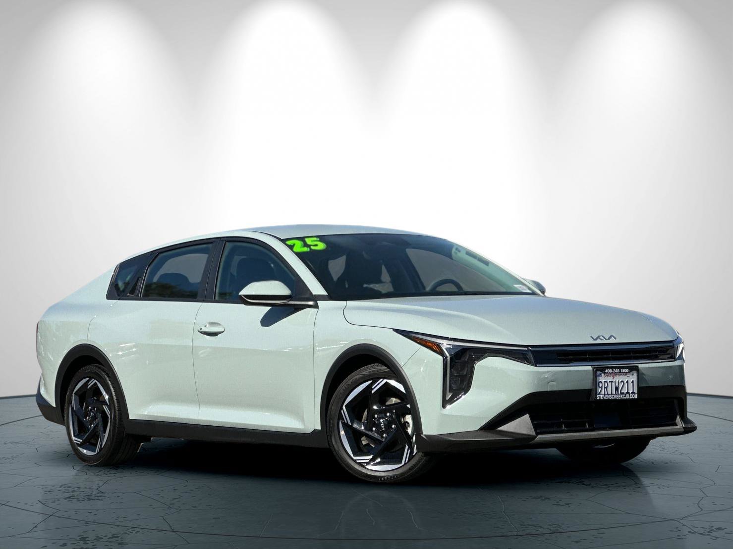 Used 2025 Kia K4 EX FWD image 2