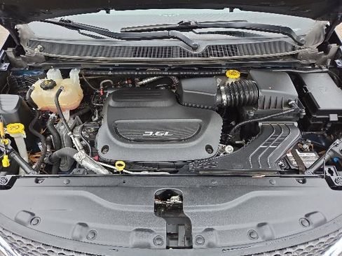 Used 2017 Chrysler Pacifica Touring-L FWD image 63