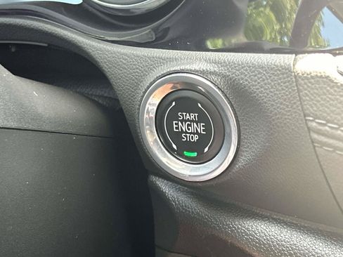 Used 2022 Buick Encore GX Essence w/ Experience Buick Package FWD image 24
