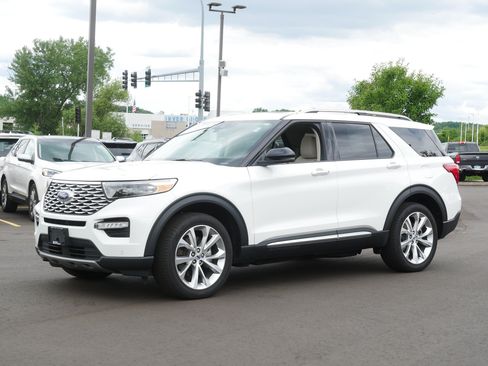 Used 2023 Ford Explorer Platinum w/ Class IV Trailer Tow Package AWD/4WD image 2