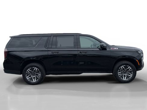 Used 2025 Chevrolet Suburban Z71 AWD/4WD image 6