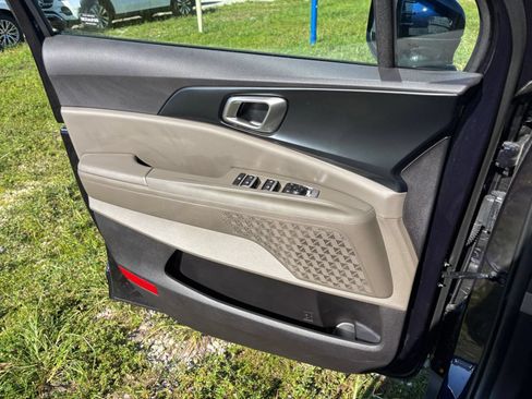 Used 2026 Kia Carnival FWD image 18