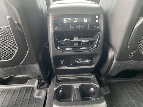 Used 2023 Jeep Grand Cherokee L Limited image 23