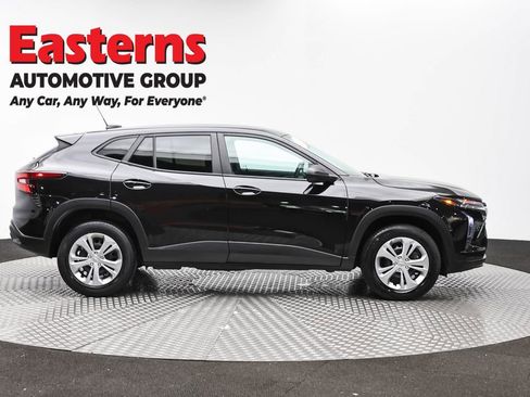 Used 2024 Chevrolet Trax LS FWD image 4