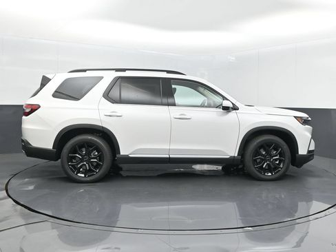 Used 2025 Honda Pilot Touring image 5