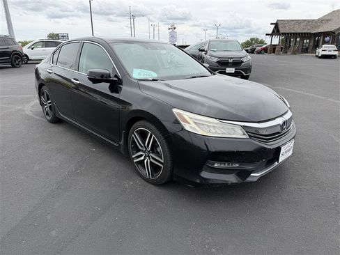 Used 2016 Honda Accord Touring image 2