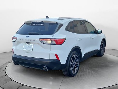 Used 2021 Ford Escape SE w/ SE Sport Appearance Package image 5