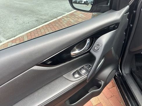 Used 2022 Nissan Rogue Sport SV image 13