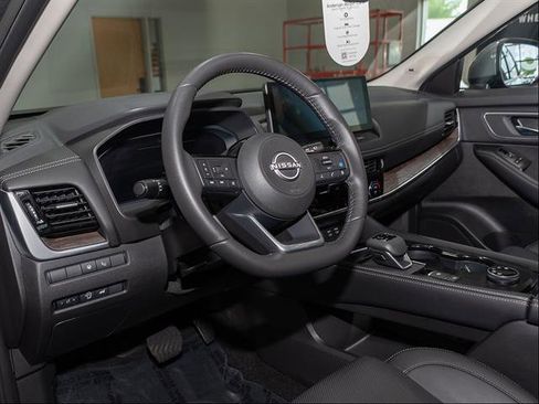 Used 2024 Nissan Rogue Platinum w/ Platinum Premium Package AWD/4WD image 12