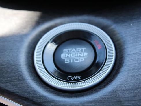 Used 2021 Jeep Grand Cherokee L Limited AWD/4WD image 23