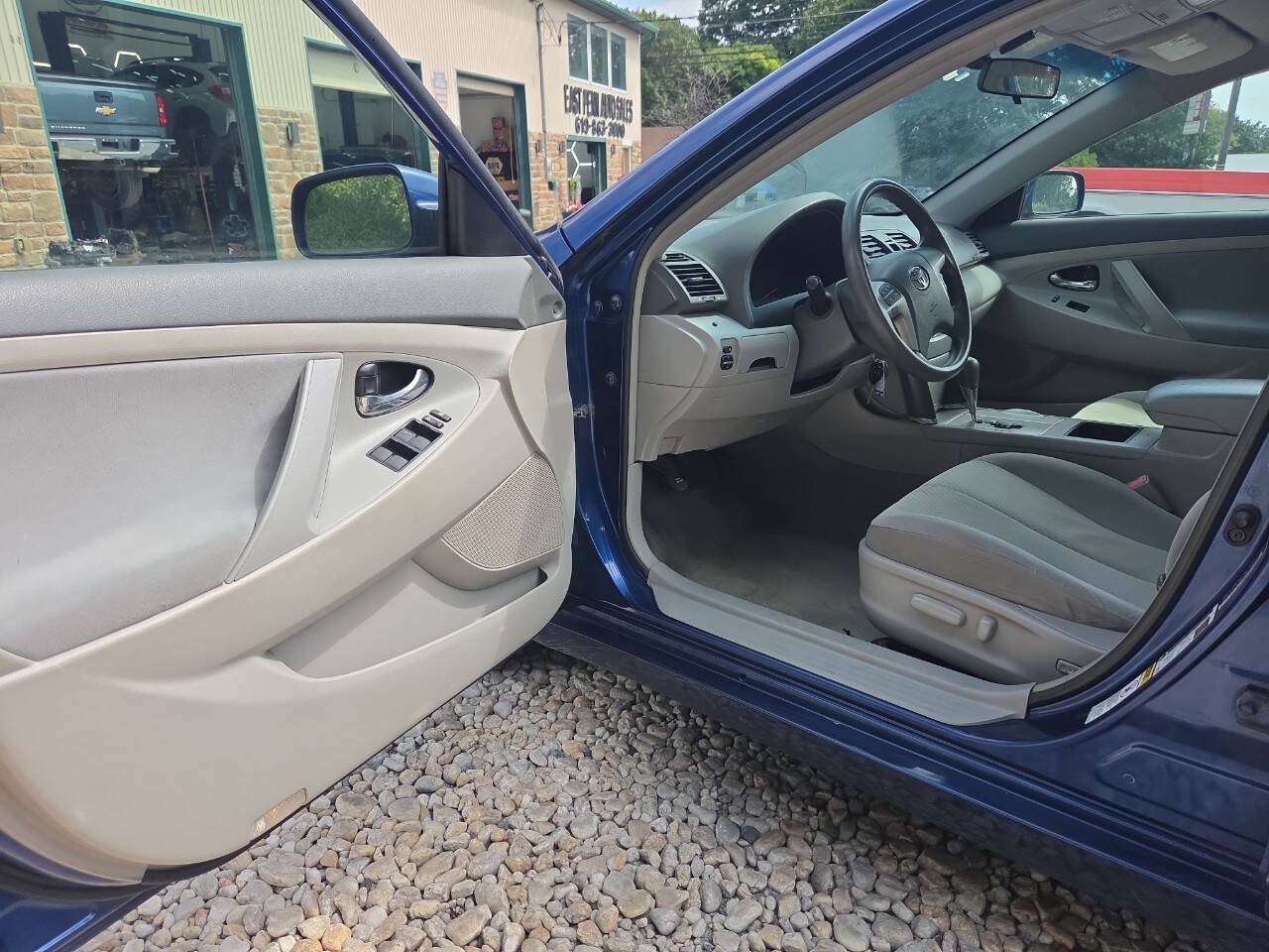 Used 2009 Toyota Camry LE FWD image 13