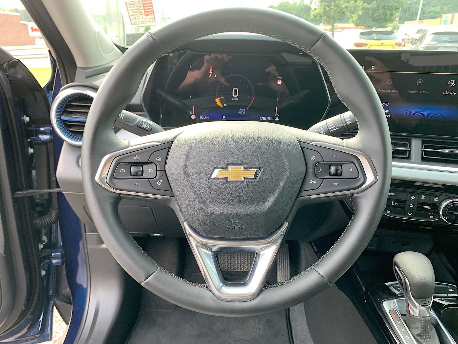 Certified 2024 Chevrolet Trax LT w/ LT Convenience Package FWD image 11