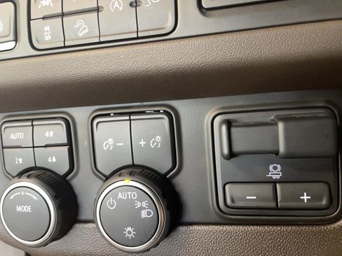 Used 2022 Chevrolet Suburban Z71 w/ Max Trailering Package image 17