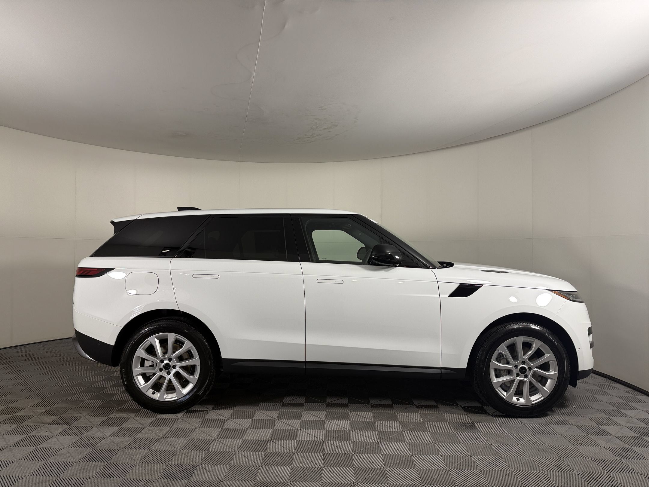 New 2027 Land Rover Range Rover Sport SE AWD/4WD image 8