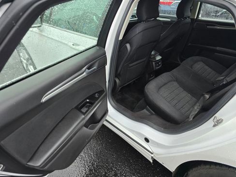 Used 2016 Ford Fusion SE FWD image 15