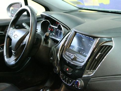 Used 2019 Chevrolet Cruze Premier image 10