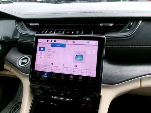 Certified 2025 Jeep Grand Cherokee Limited w/ Luxury Tech Group II AWD/4WD image 14