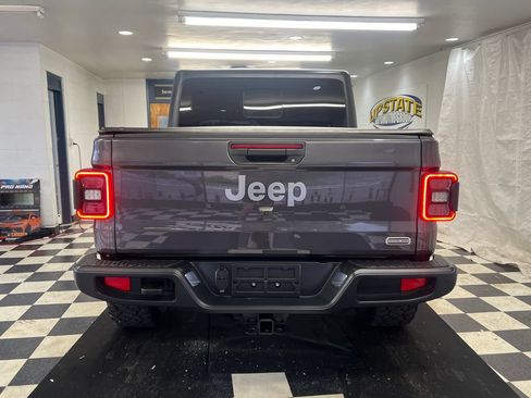 Used 2020 Jeep Gladiator Overland AWD/4WD image 12