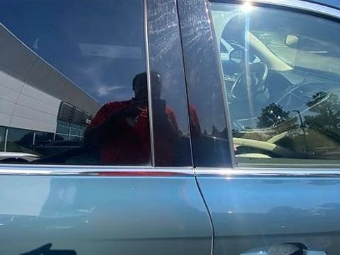Used 2016 Lincoln MKX Reserve w/ Climate Package FWD image 26