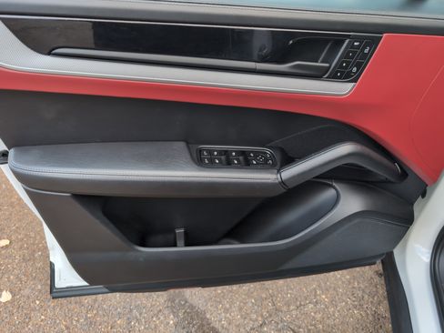 Used 2024 Porsche Cayenne Coupe image 15