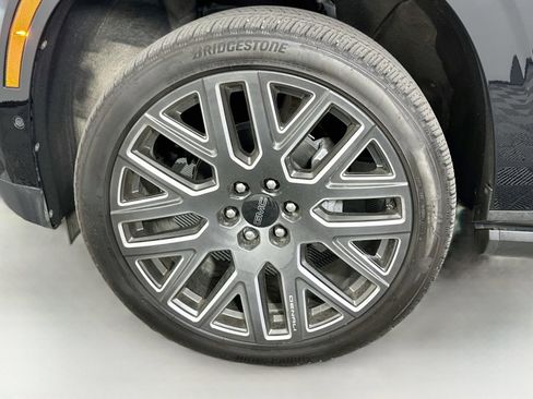 Used 2025 GMC Yukon XL Denali Ultimate AWD/4WD image 36