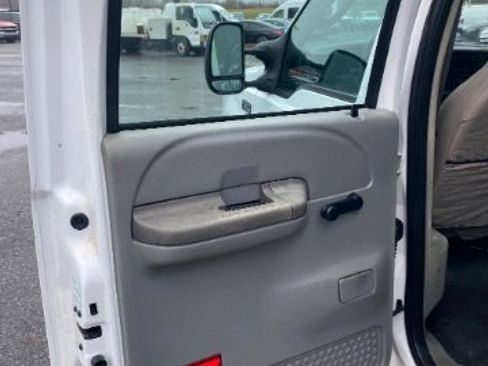 Used 2004 Ford F350 Lariat image 12