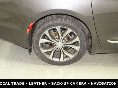 Used 2017 Chrysler Pacifica Limited image 5