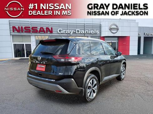 Used 2021 Nissan Rogue SV w/ Premium Package image 7