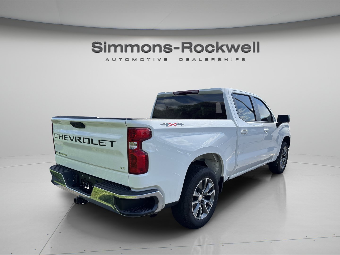 Used 2024 Chevrolet Silverado 1500 LT AWD/4WD image 5