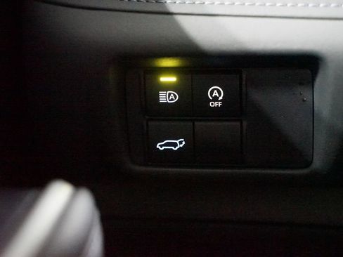 Certified 2024 Toyota Highlander XLE FWD image 24
