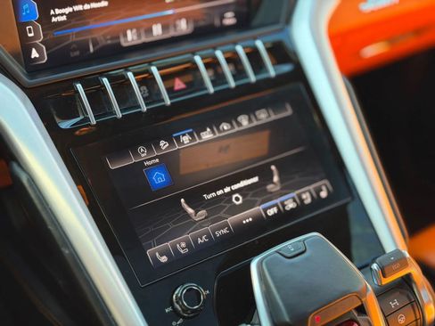 Used 2019 Lamborghini Urus Sport Utility 4D image 29