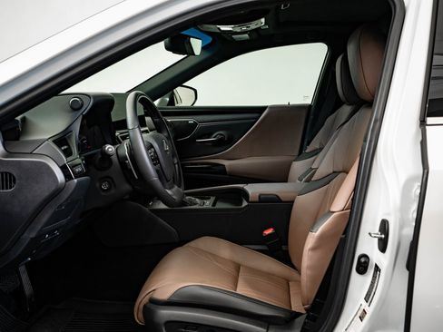 Certified 2025 Lexus ES 300h Ultra Luxury w/ Accessory Package (Z1) image 22