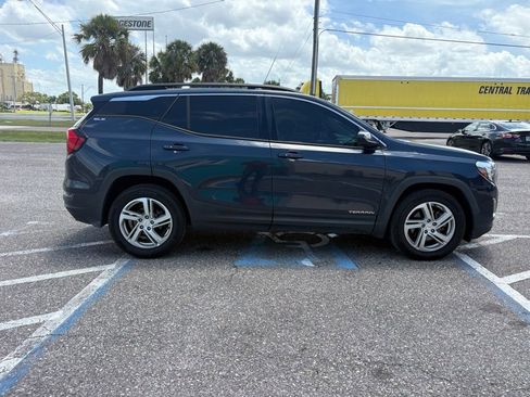 Used 2018 GMC Terrain SLE w/ Driver Convenience Package FWD image 2