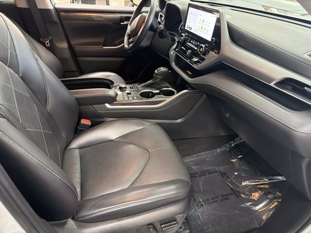 Used 2024 Toyota Highlander Platinum AWD/4WD image 9
