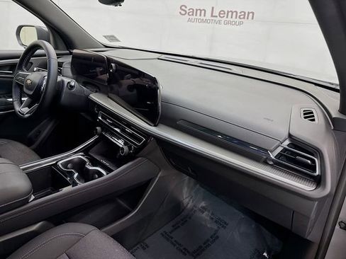 Used 2026 Chevrolet Traverse LT w/ Driver Confidence Package image 32