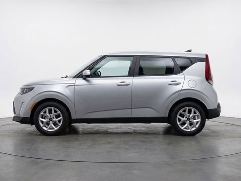Used 2025 Kia Soul LX w/ LX Technology Package image 5